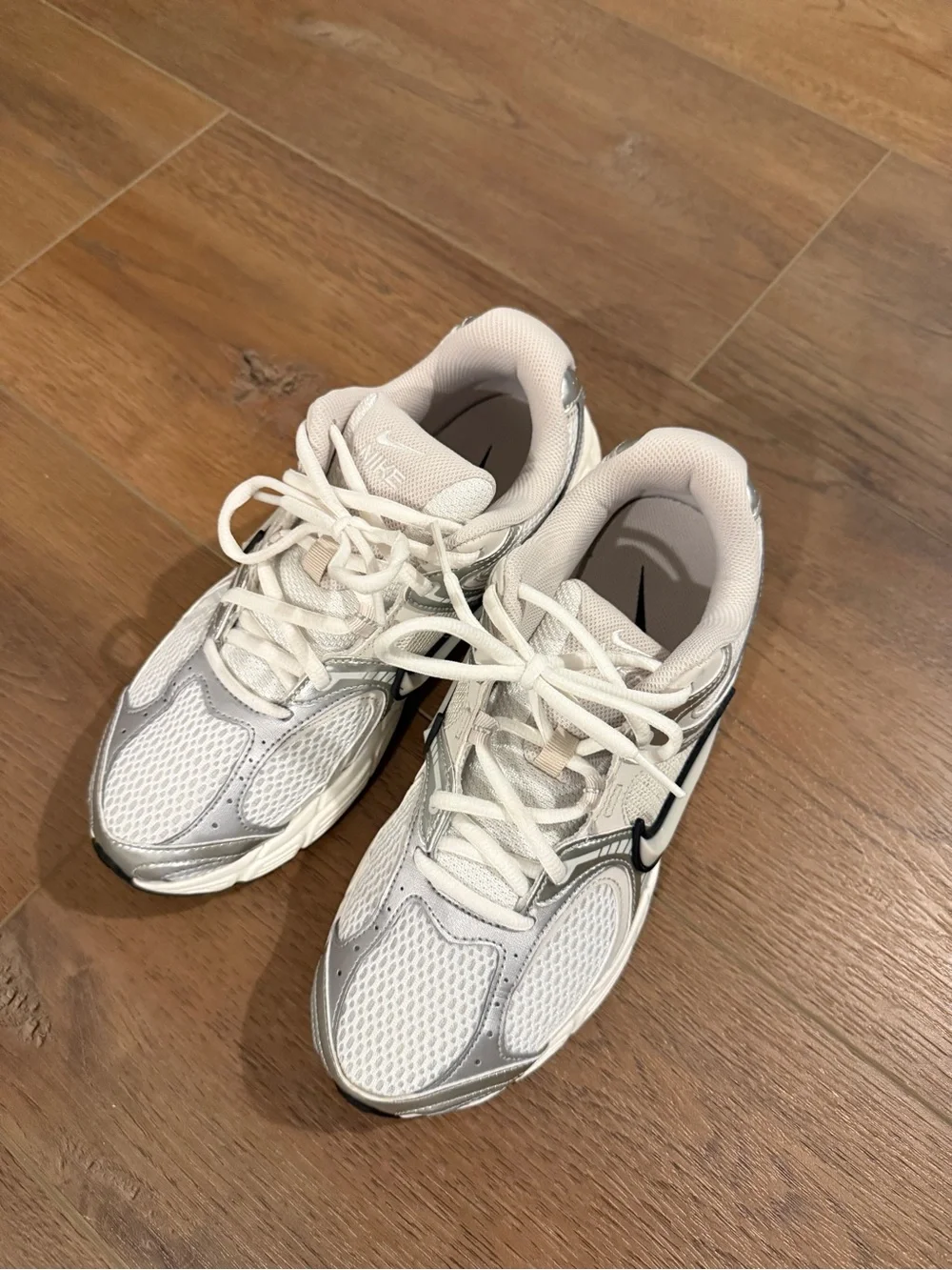 Nike White, Silver & Black Mesh Running Shoes - Picture 2 of 5